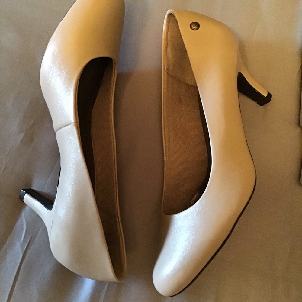 Life Stride Parigi Taupe Pumps-New without tags-never worn
